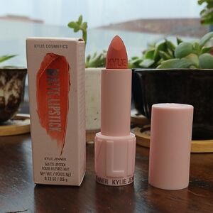 Kylie Cosmetics Matte Lipstick - Soft Coral